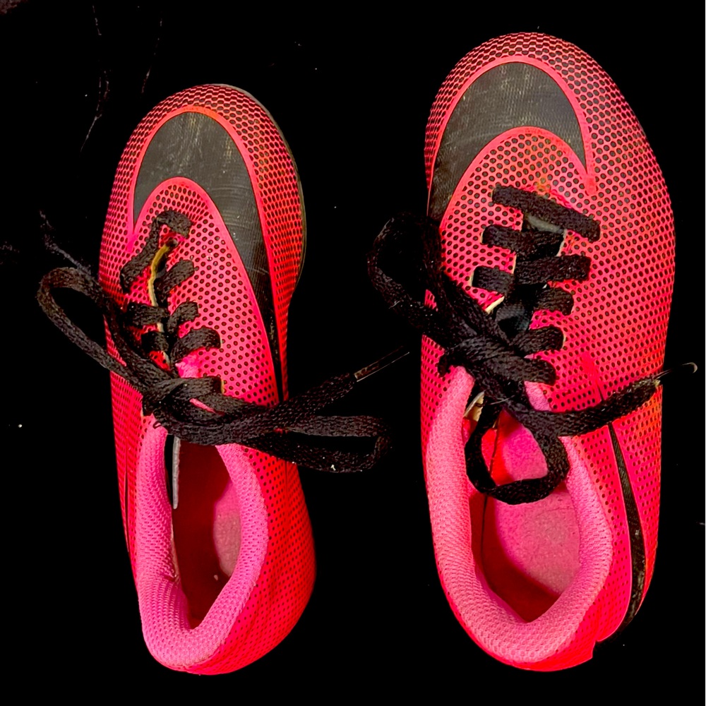Nike Girl's Soccer Cleats Size 10T Pink Black GUC